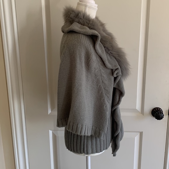 Faux Fur trim sweater - Picture 3 of 8